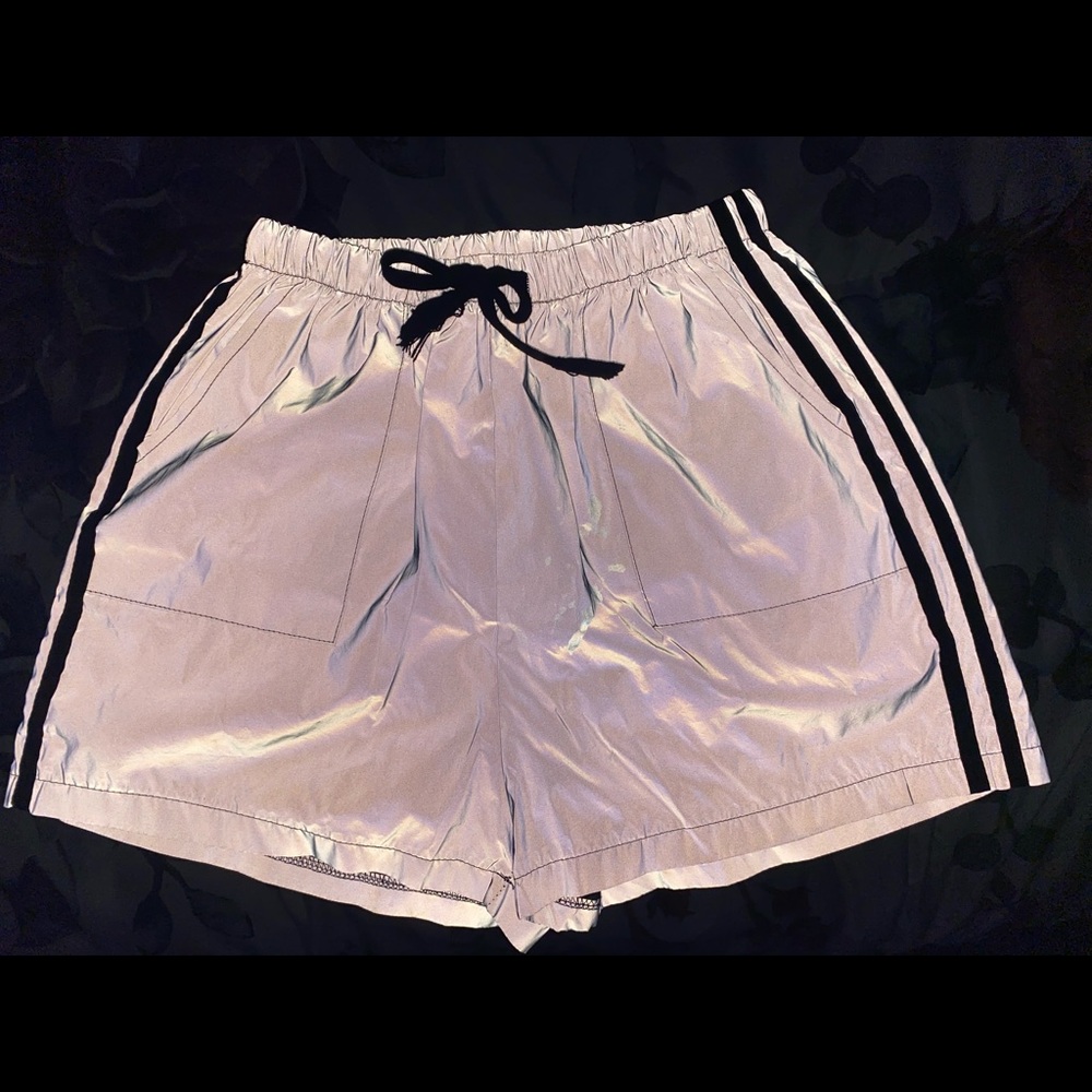 Reflecting shorts